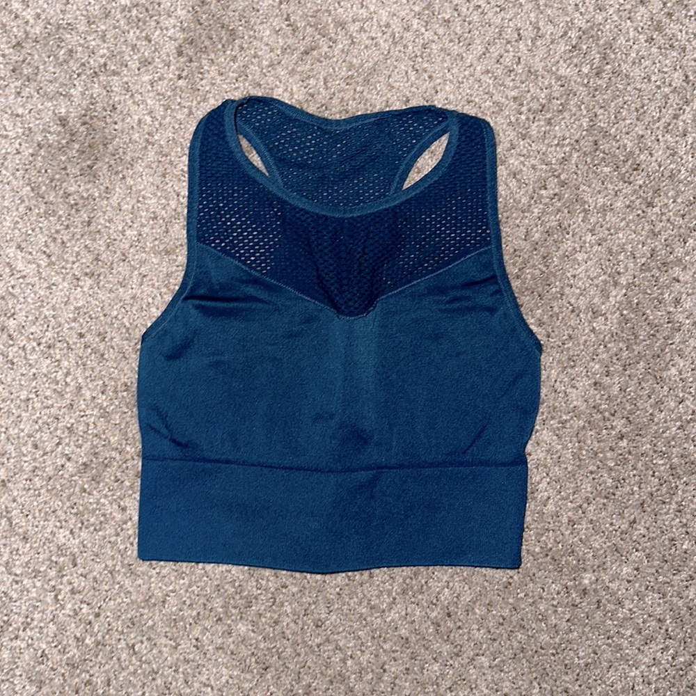 Cropped sports bra